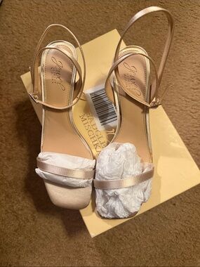 Jewel Badgley Mischka Charisma II Satin Slingback Sandals in Champagne Size 8